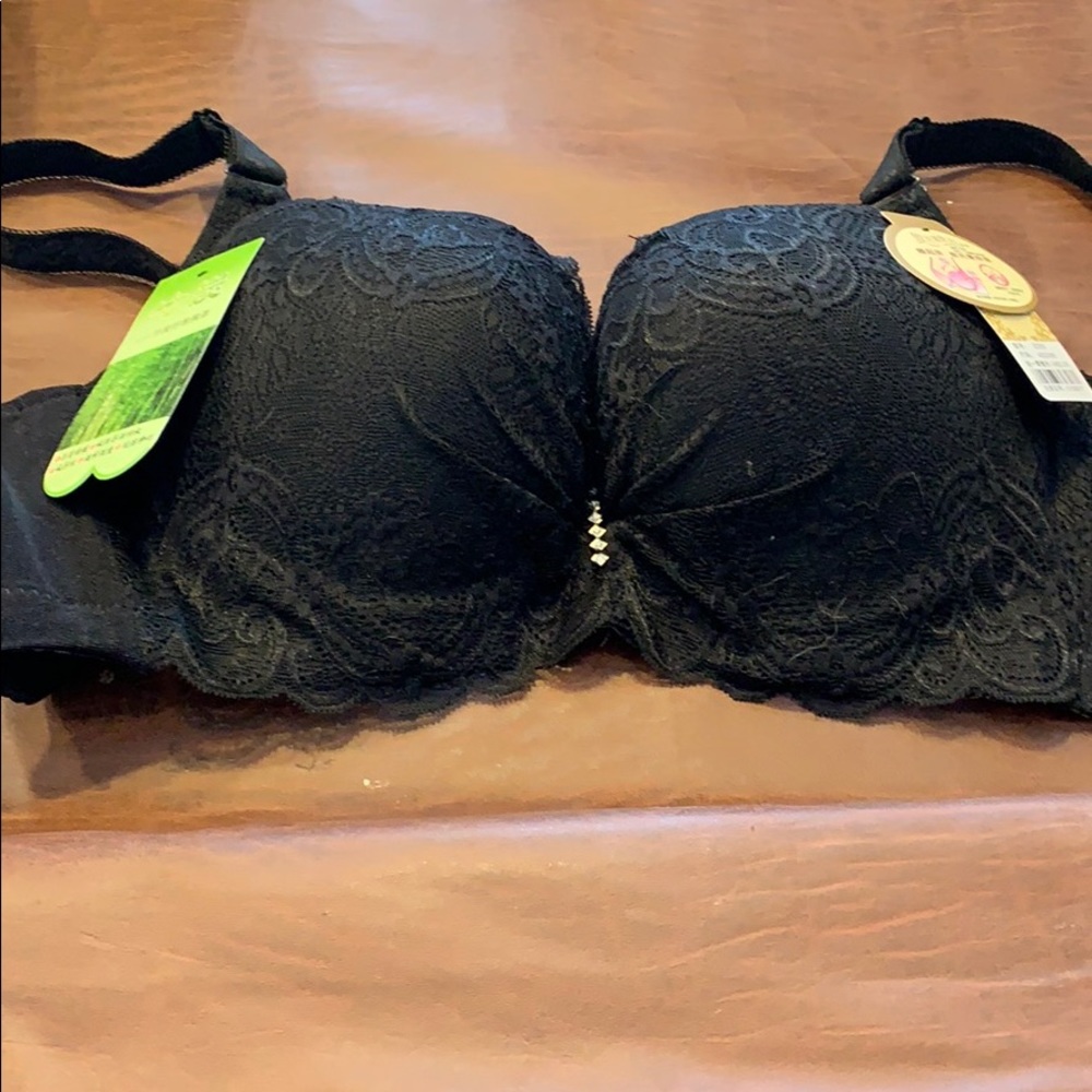 Lacey stretchy bra. Size 42D. Fits like a 38D Blk